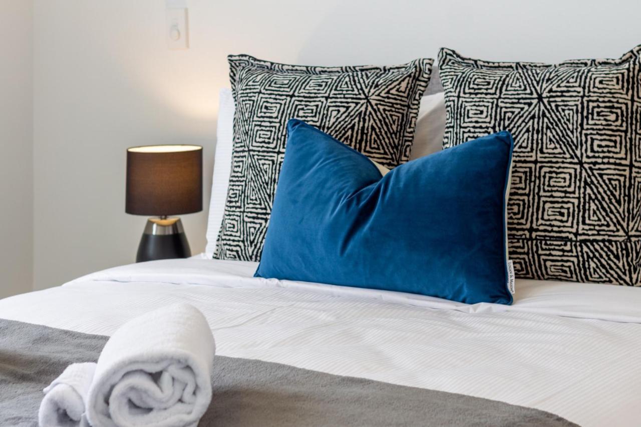 Upper Riccarton Dream - 2 Bed 2 Bath W/Carpark Apartment Christchurch Exterior photo